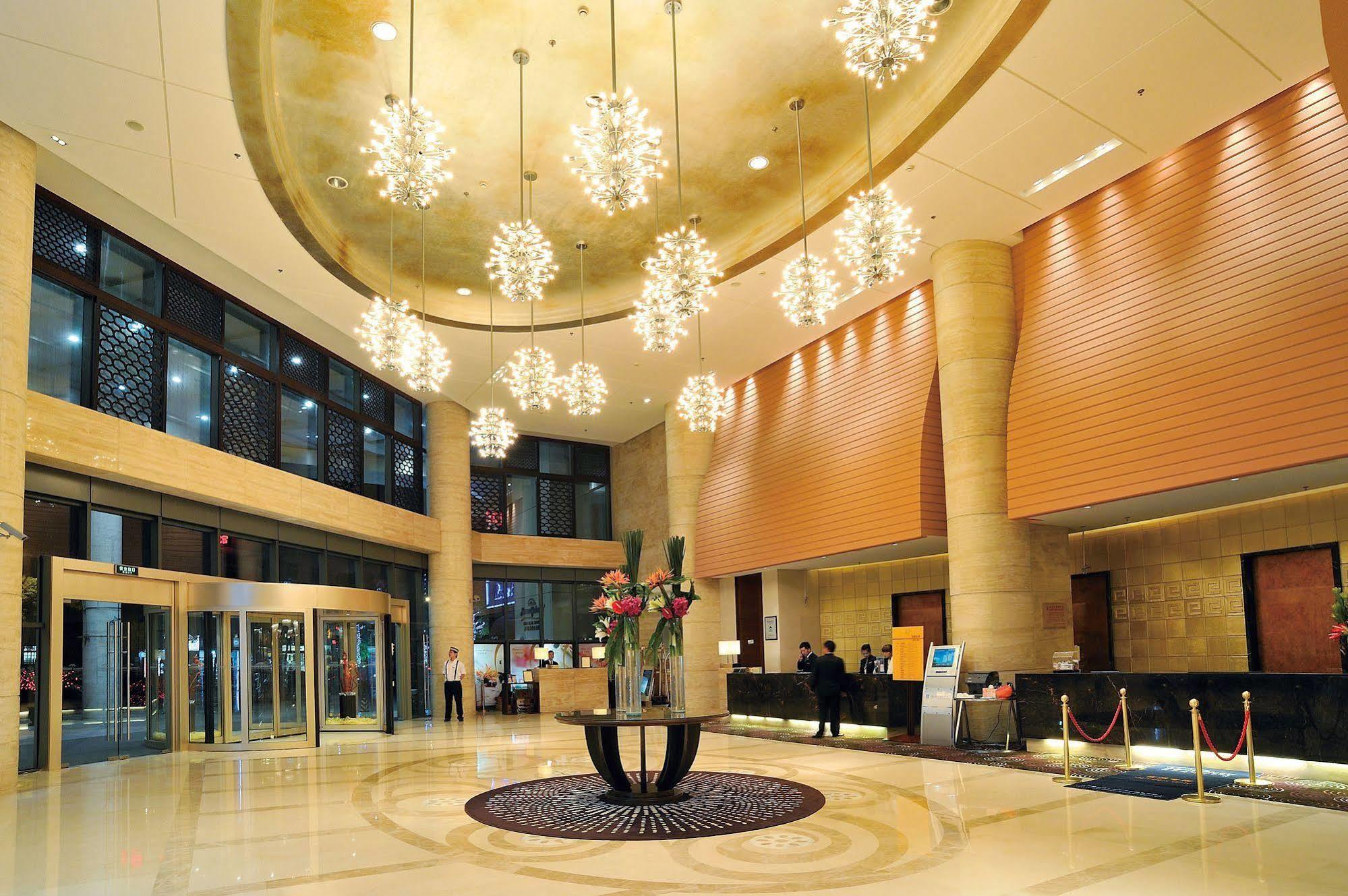 Howard Johnson Caida Plaza Shanghai Exterior photo